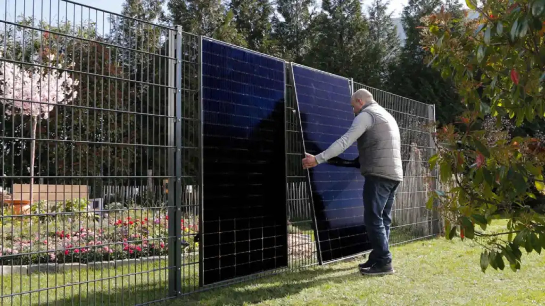 solar panels, photovoltaic fence