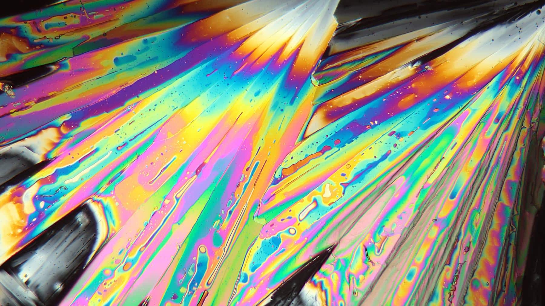 Mysterious color illusion created by brain