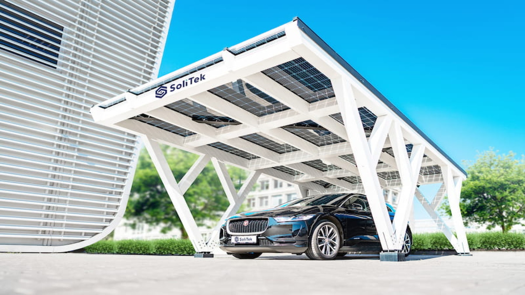 Carport, vehículo eléctrico