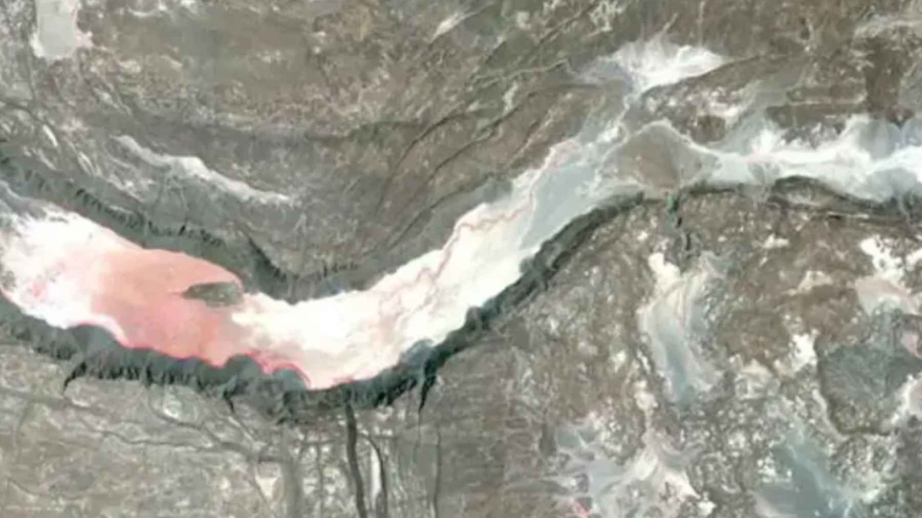 Imagen satelital de la grieta tectónica del Rift africano en la región de Afar, donde se está formando un nuevo océano