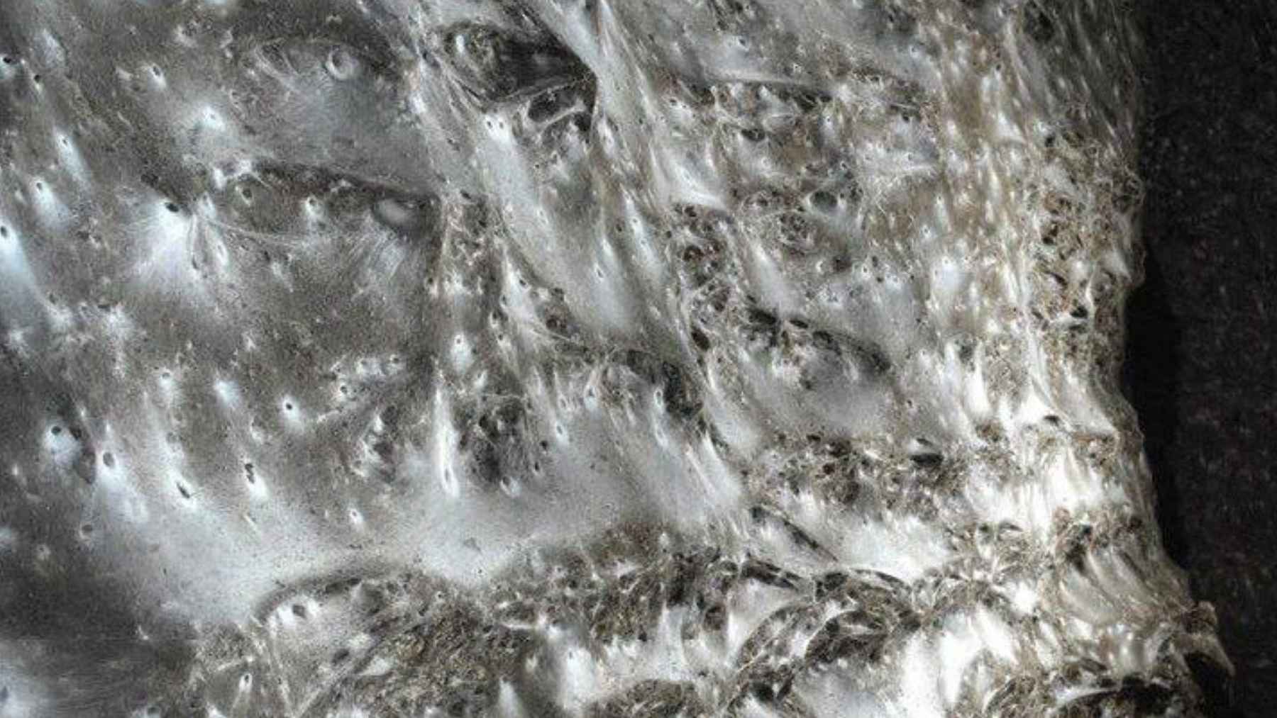 Telaraña gigante con miles de arañas en la Cueva del Azufre entre Grecia y Albania